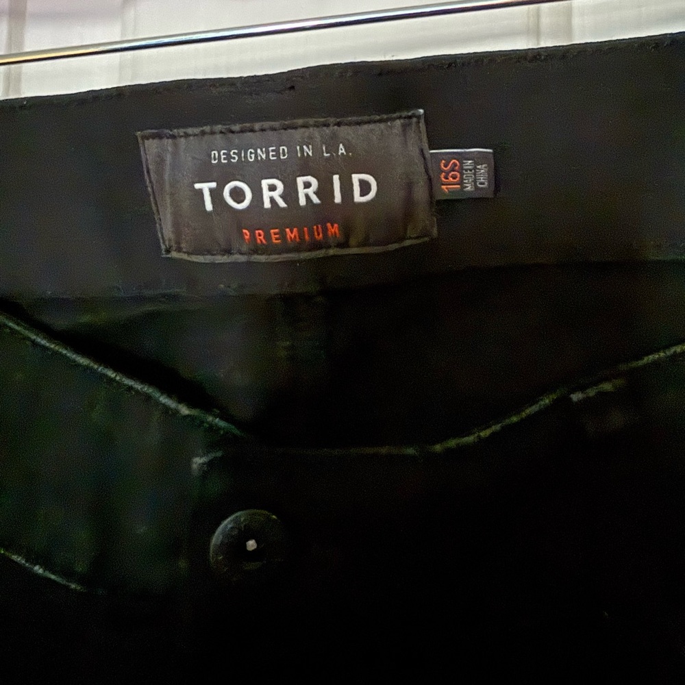 Torrid black bombshell skinny jeans women’s plus size 16 short - Picture 3 of 5